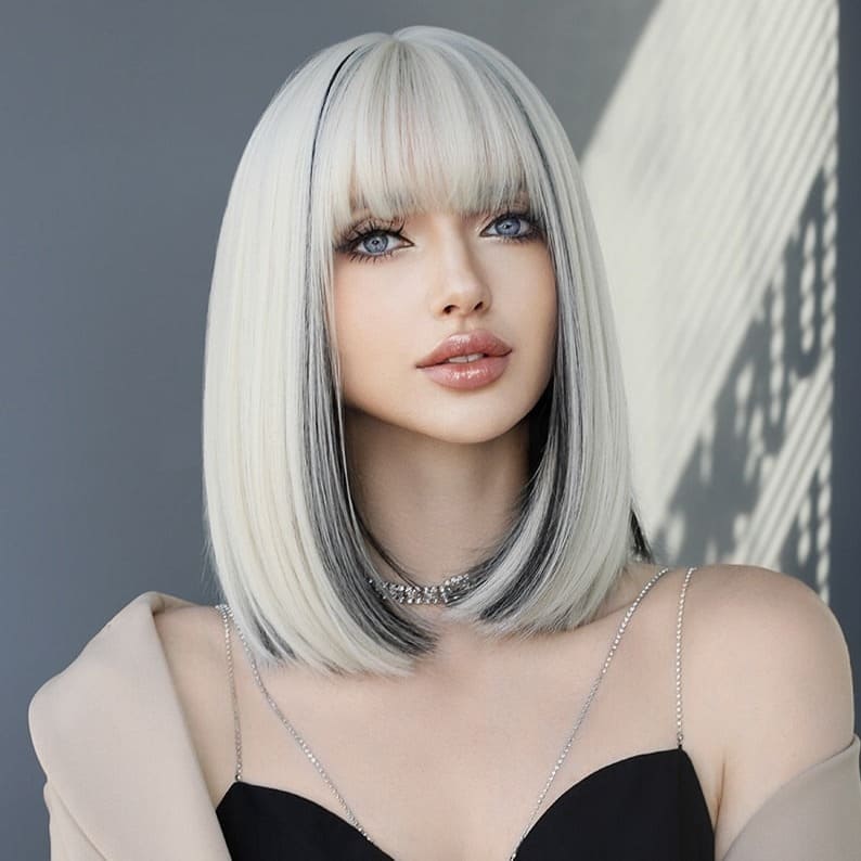 Perruque blanche mi longue carré