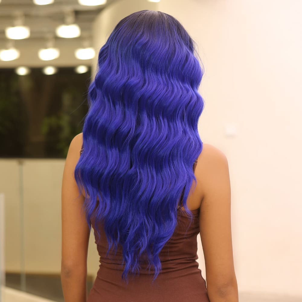 Perruque bleue et noire nuque