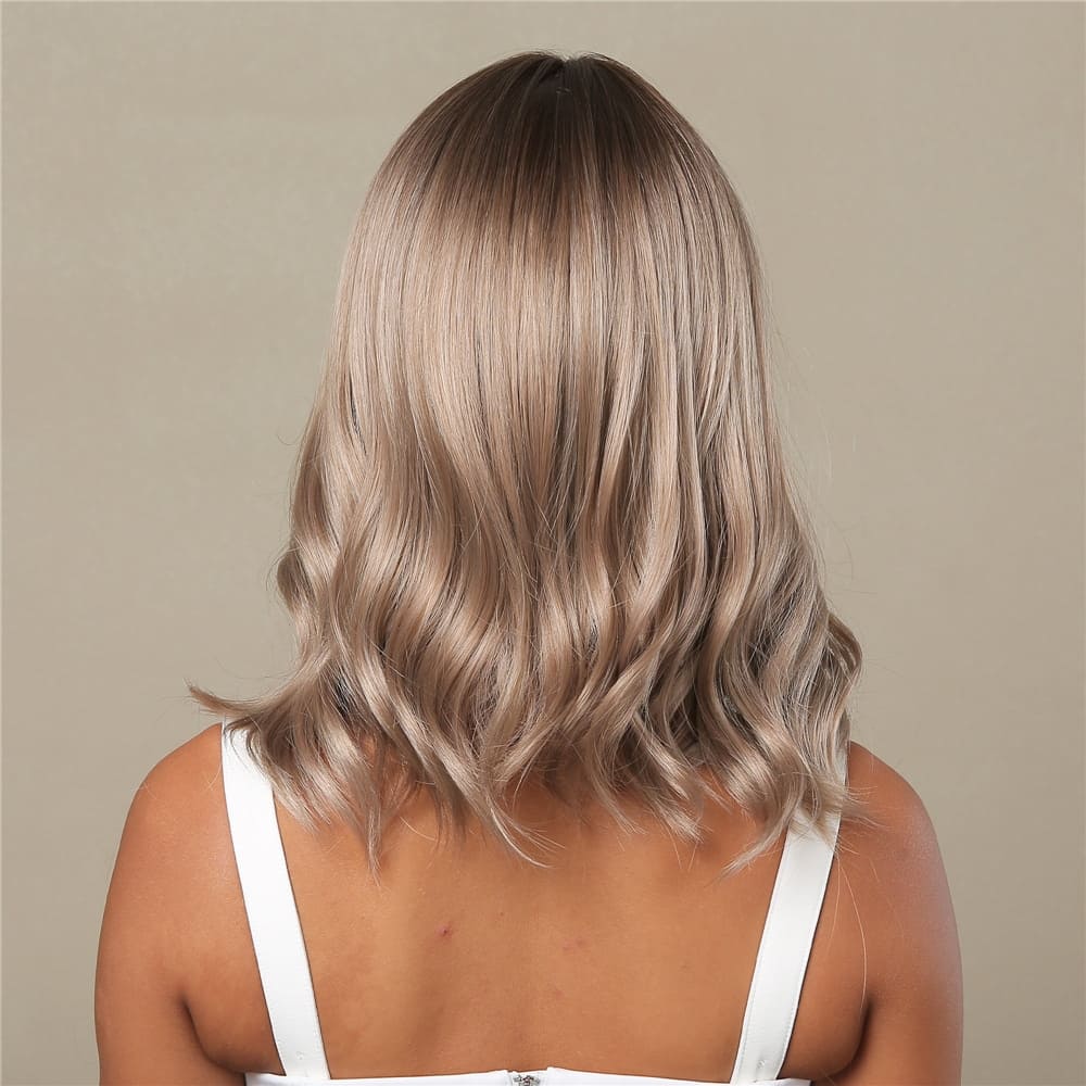 Perruque blonde cuivrée nuque