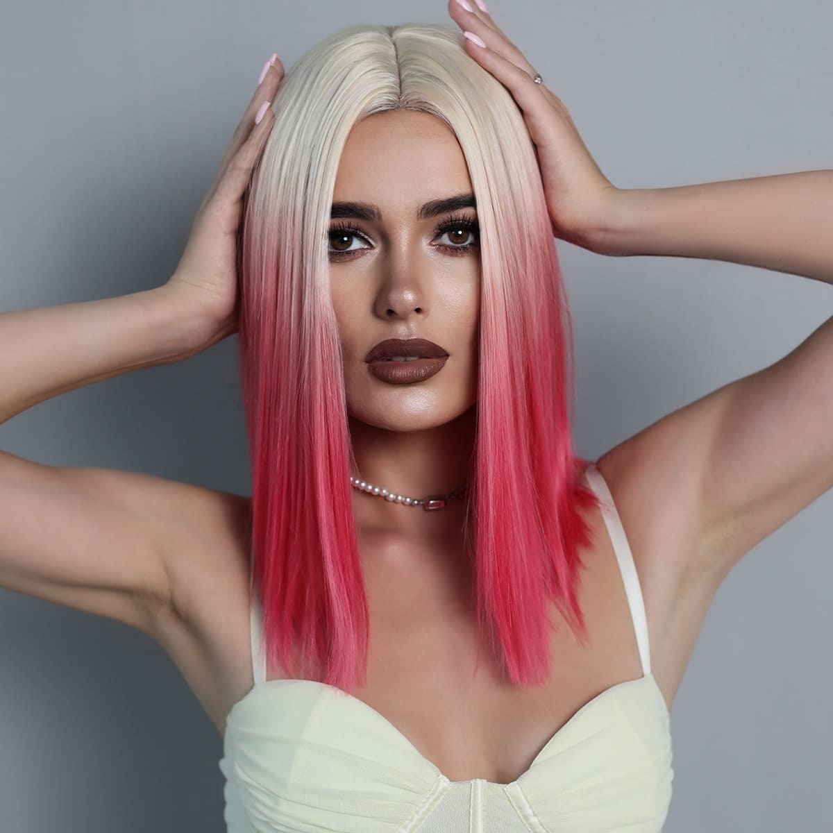 Perruque blonde et rose femme