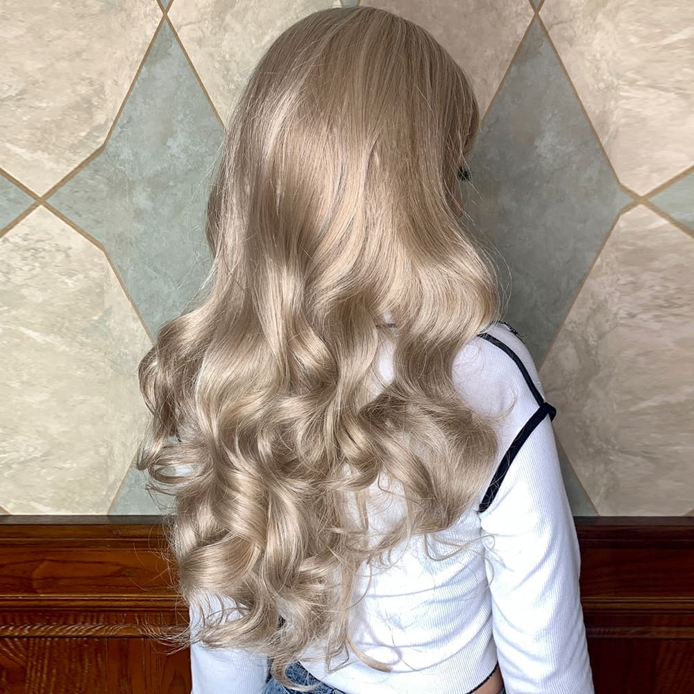 Perruque blonde platine frange dis