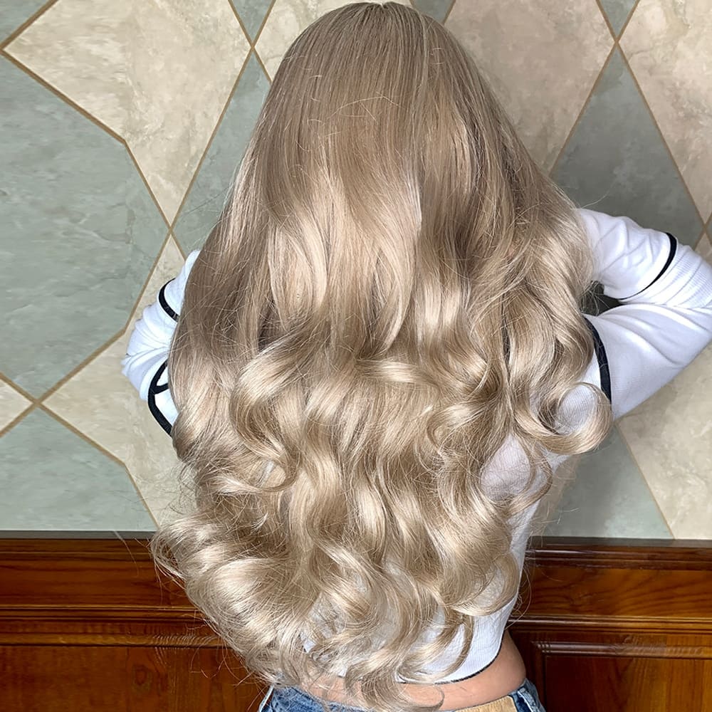 Perruque blonde platine frange nuque