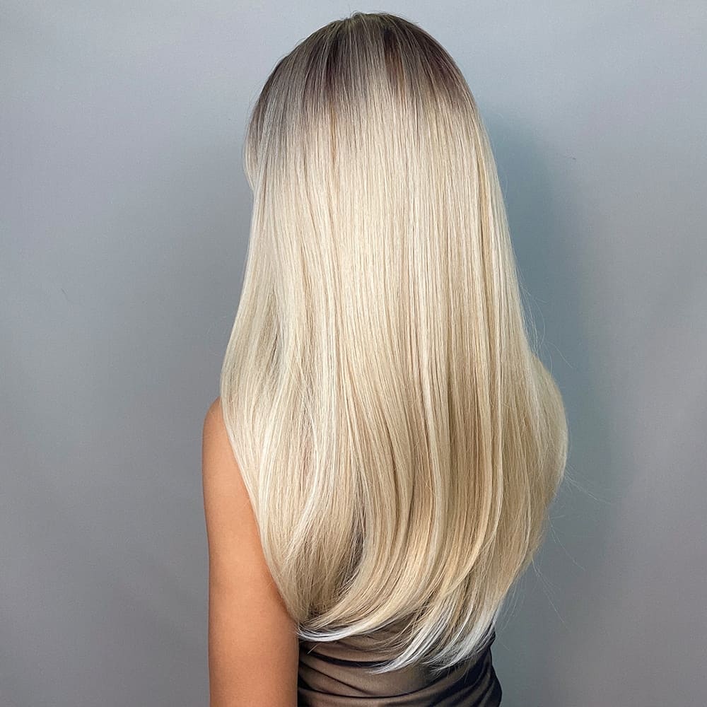 Perruque blonde platine naturelle nuque