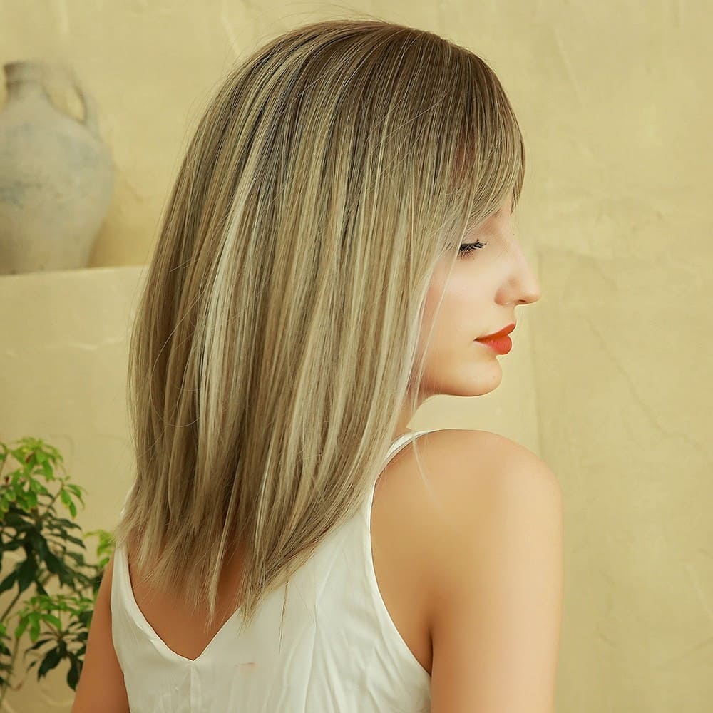 Perruque blonde raide lisse