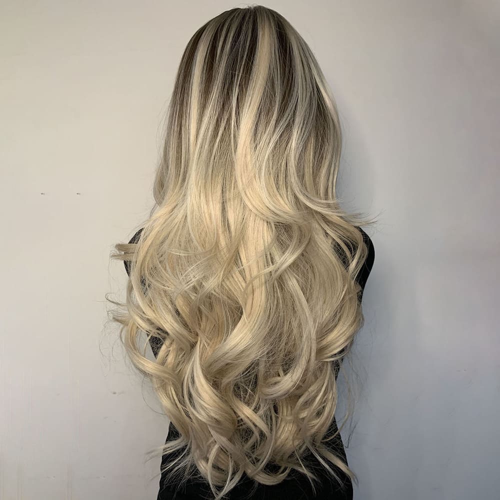 Perruque blonde synthétique dos