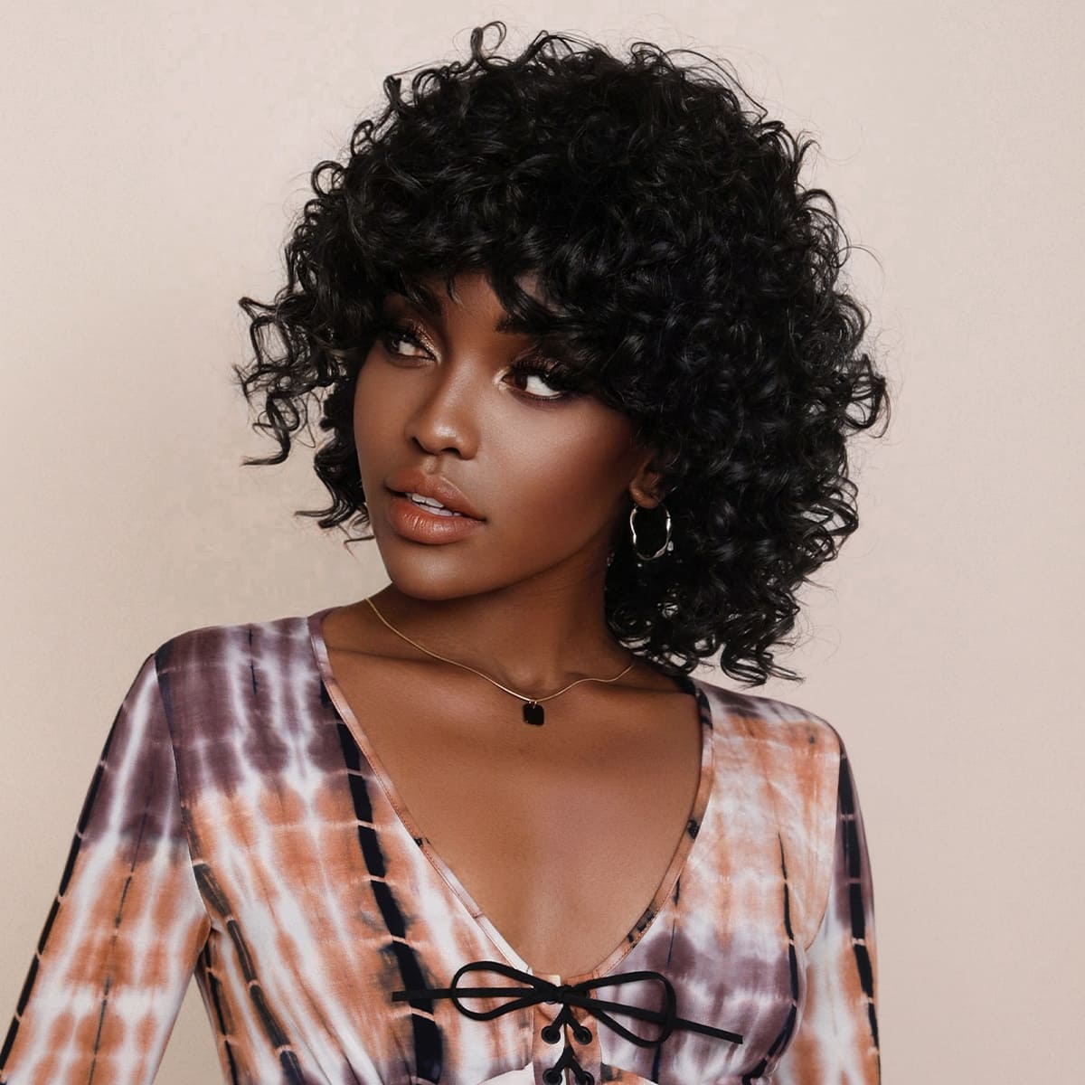 Perruque bouclée noire femme ondulation