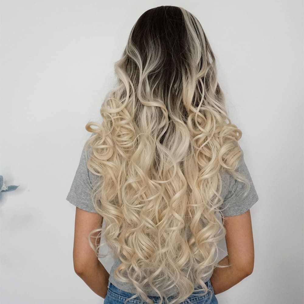 Perruque bouclée volumineuse nuque