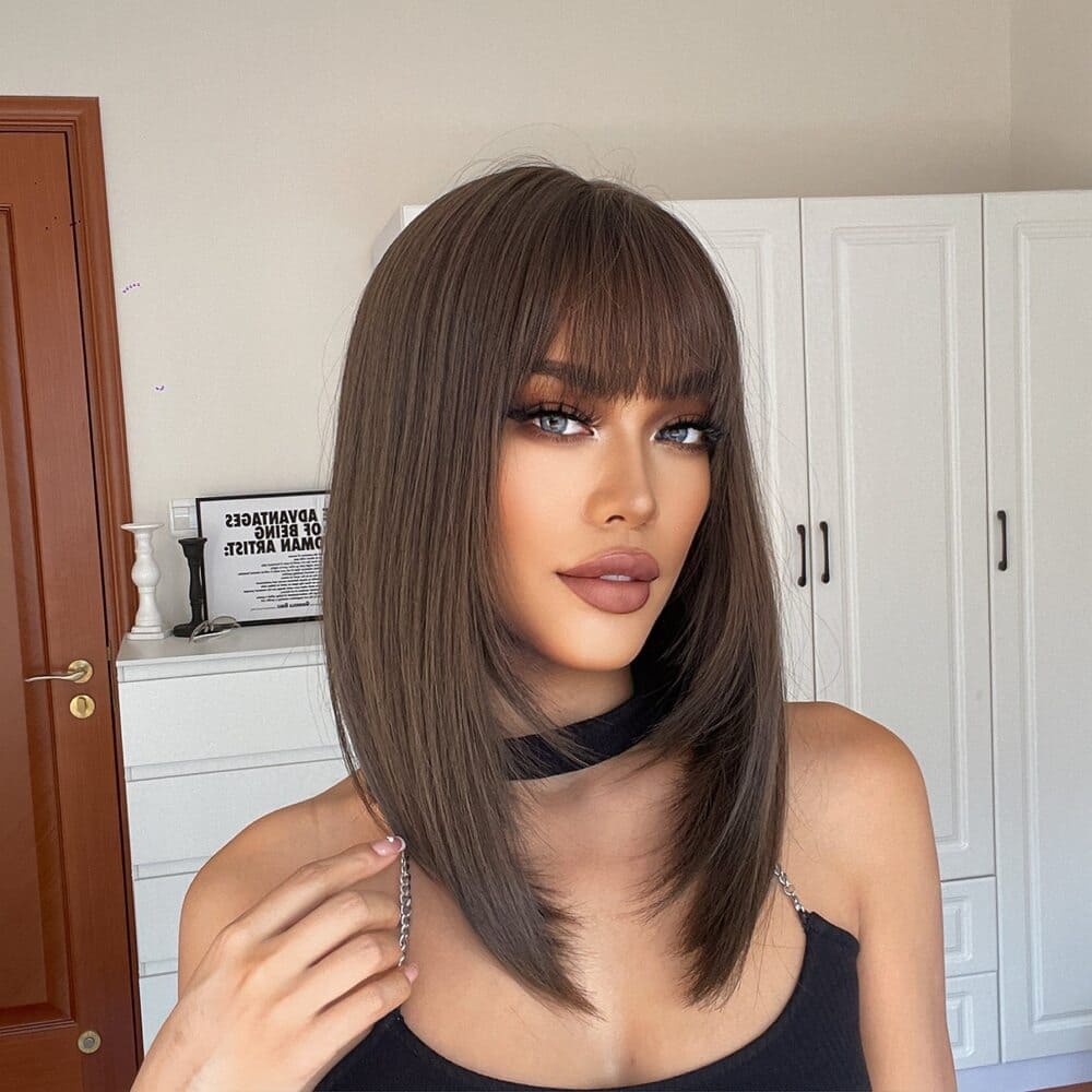 Perruque brune carré court féminité