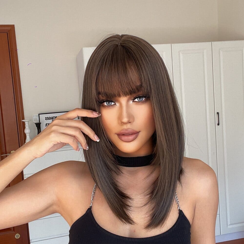 Perruque brune carré court frange