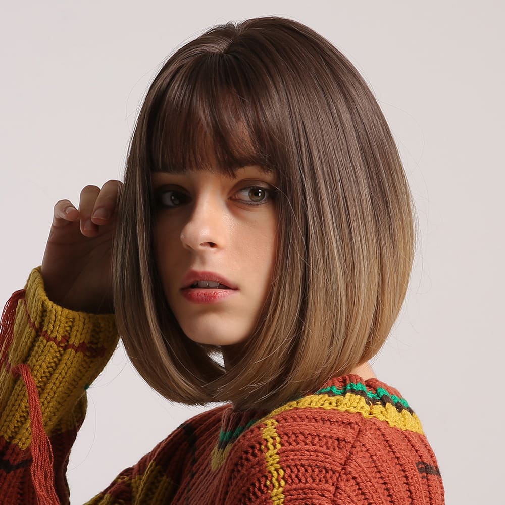 Perruque brune carré plongeant