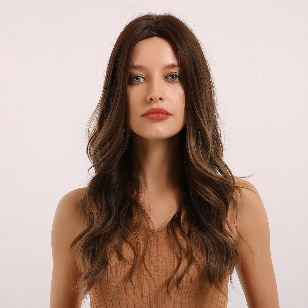 Perruque brune longue bouclée