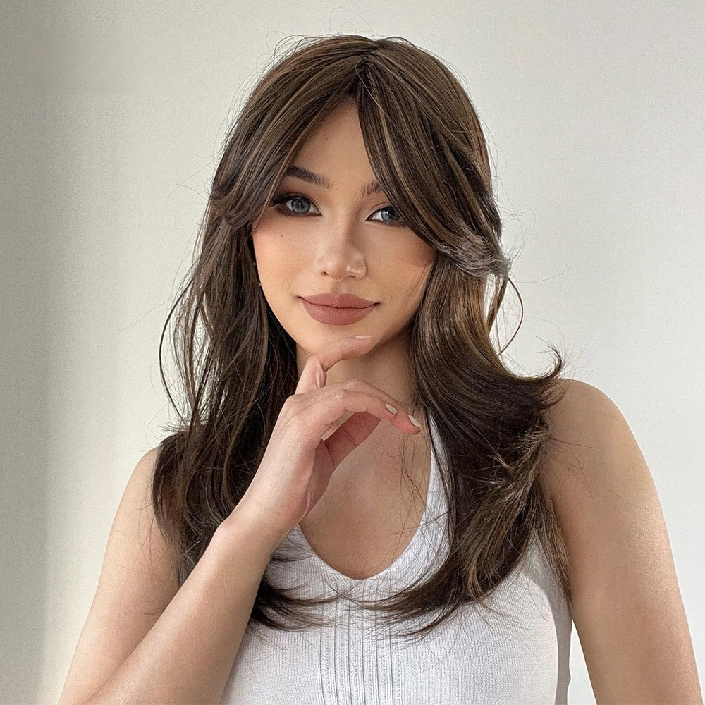 Perruque brune longue ondulée