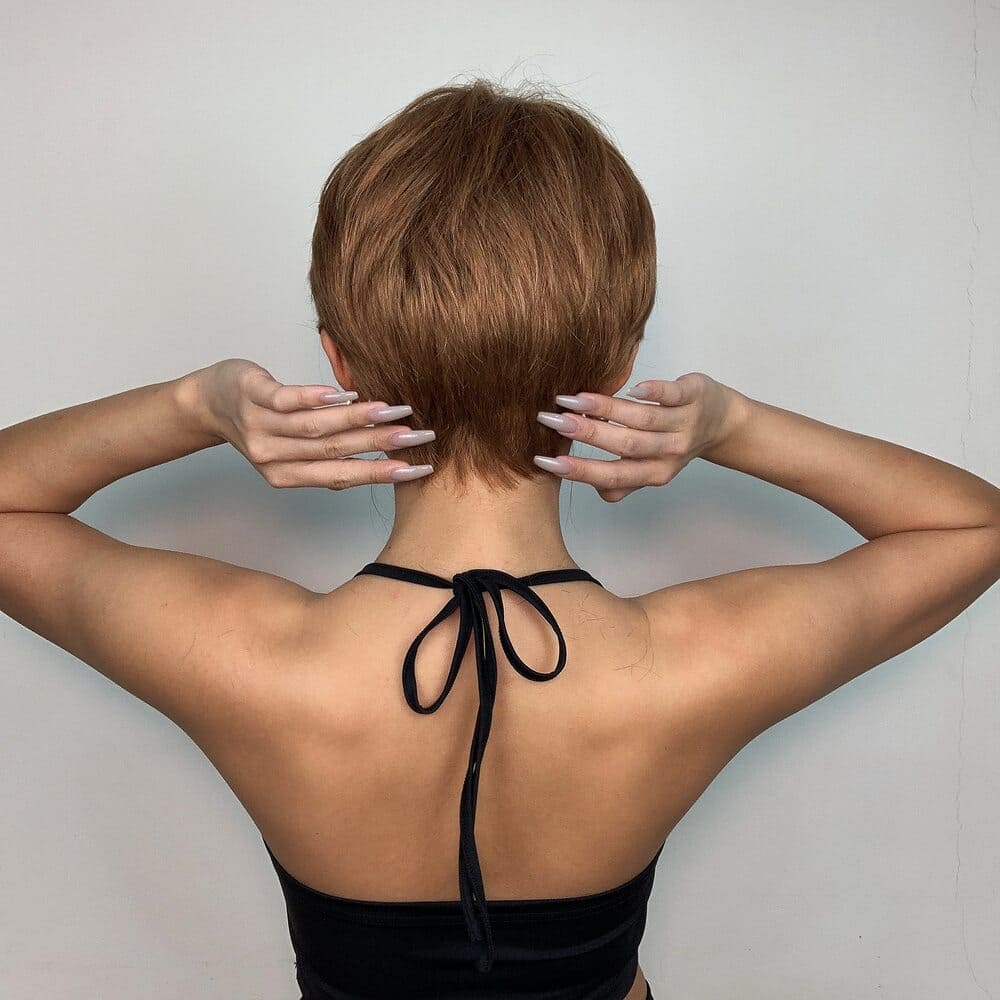 Perruque châtain courte nuque