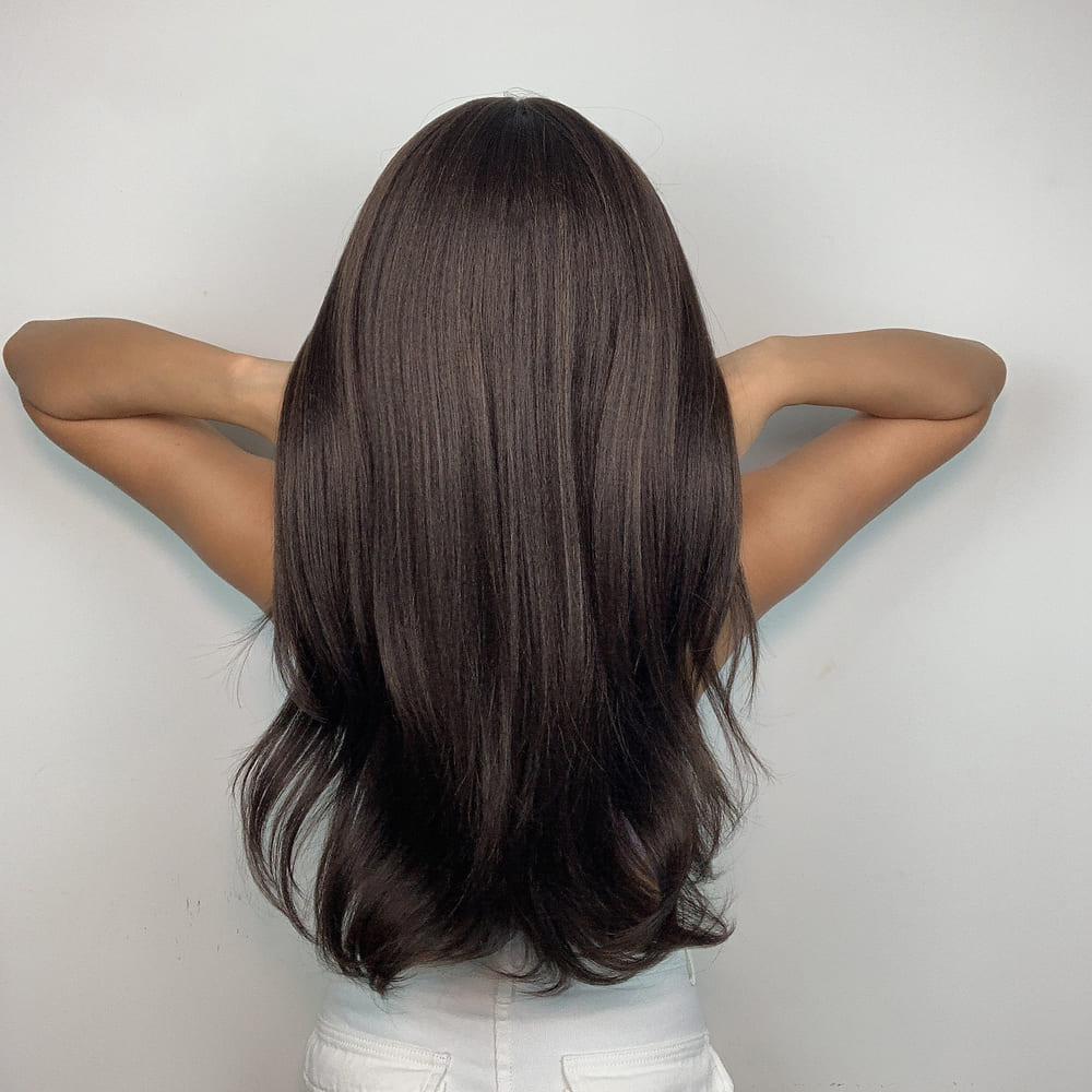 Perruque cosplay noire nuque