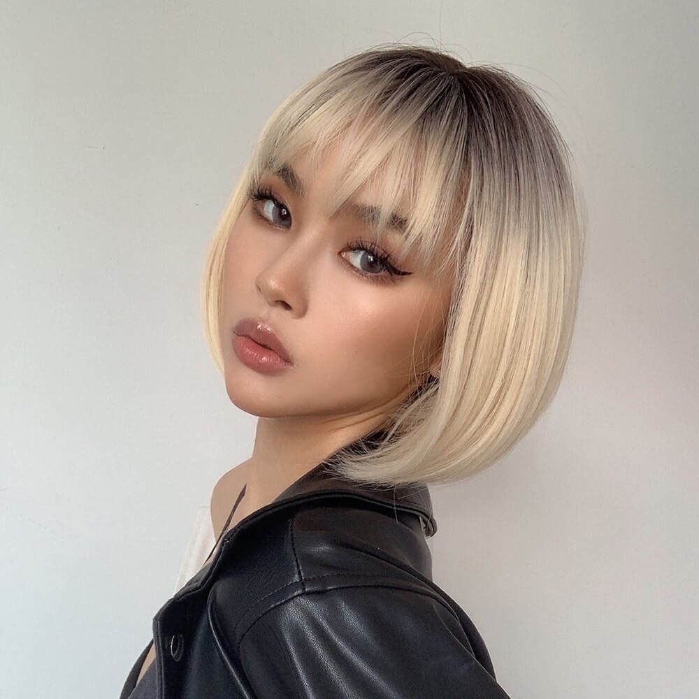 Perruque courte blonde naturelle racine noire