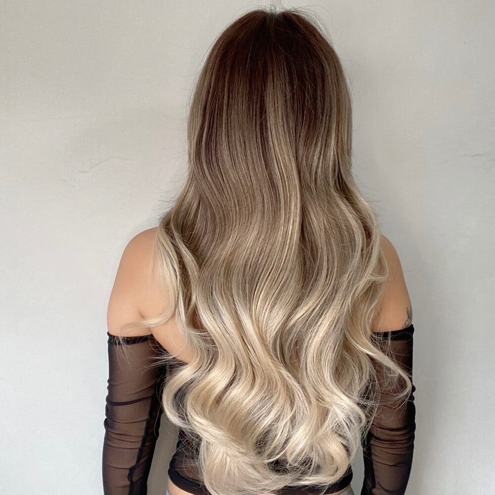 Perruque frange coiffure nuque