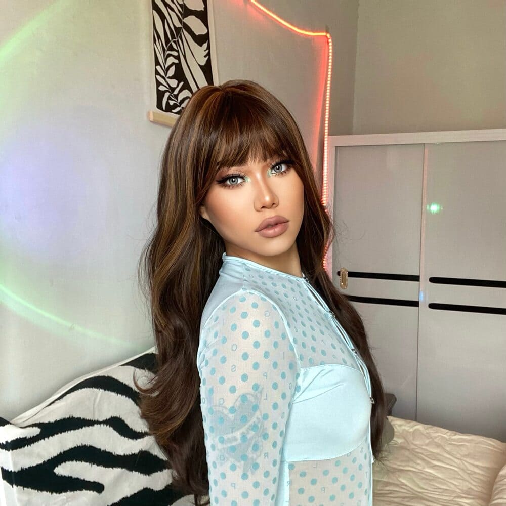 Perruque longue frange féminité