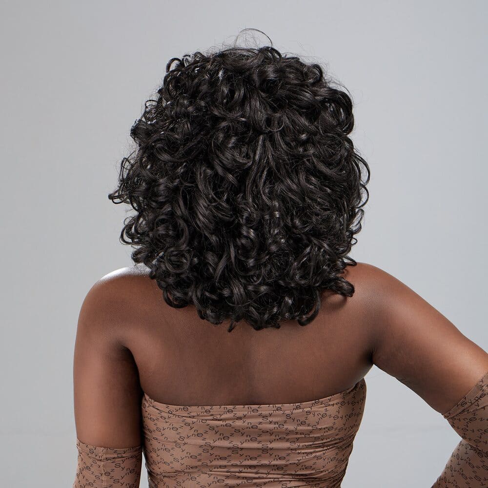 Perruque noire bouclée nuque
