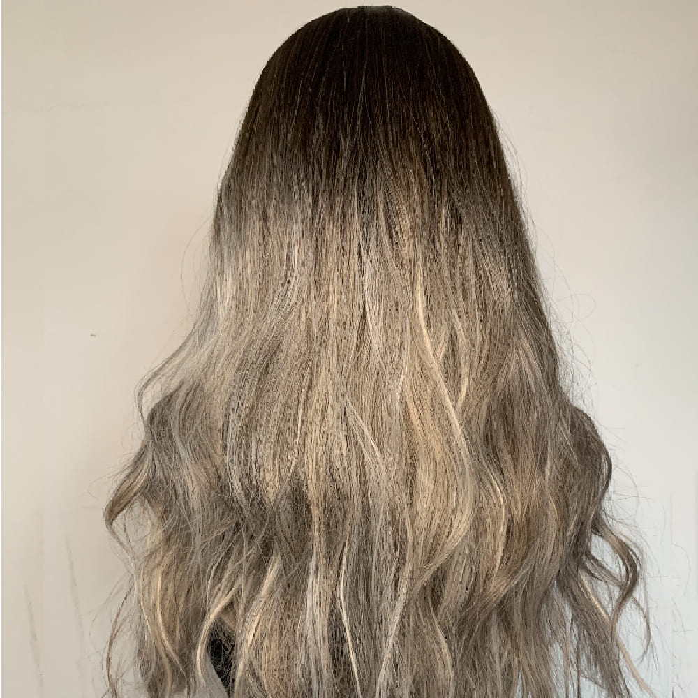 Perruque noire et grise nuque