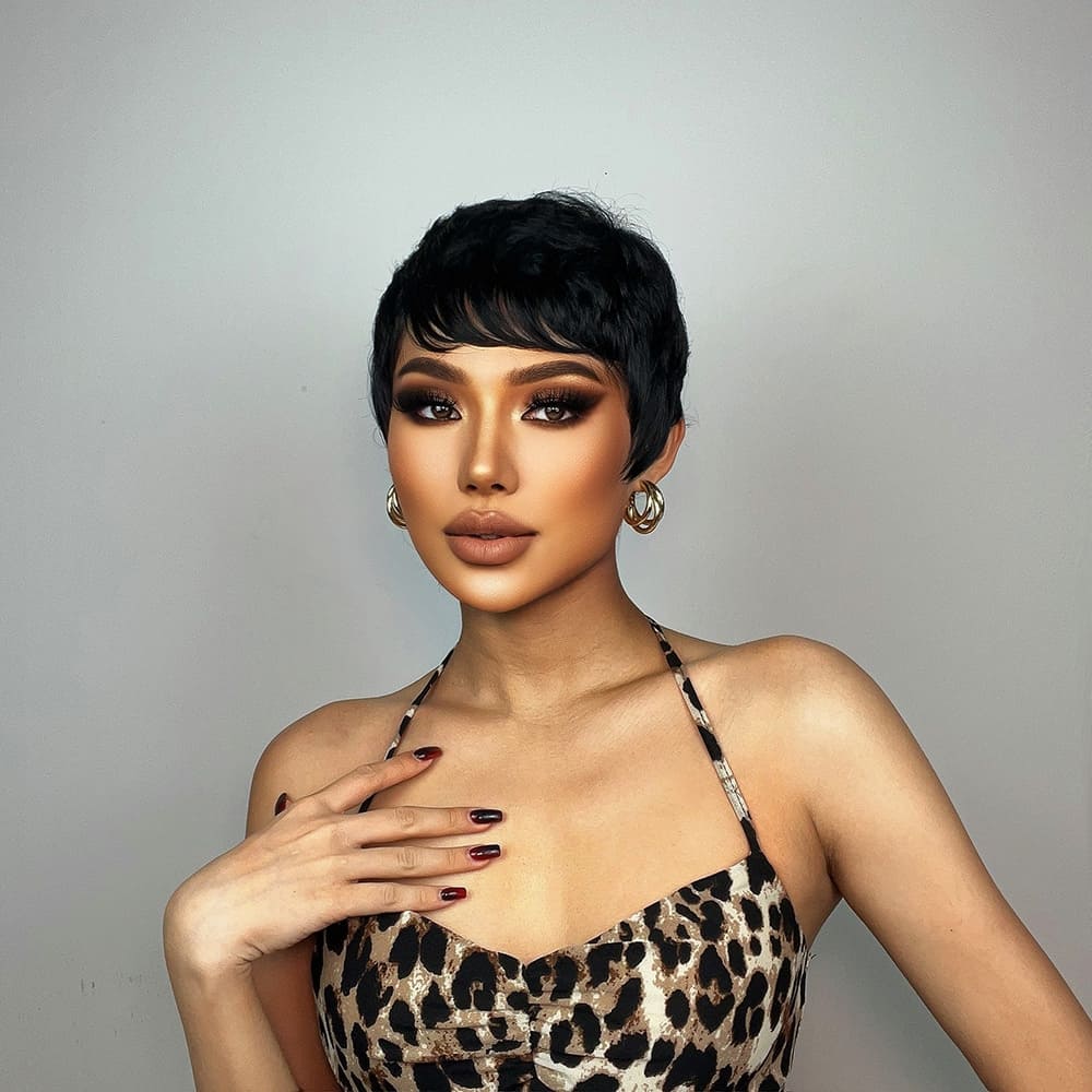 Perruque noire femme courte