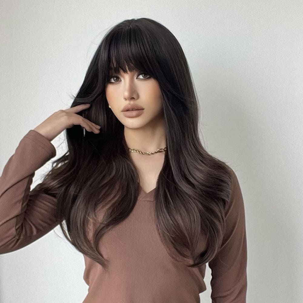 Perruque noire longue frange personnalité