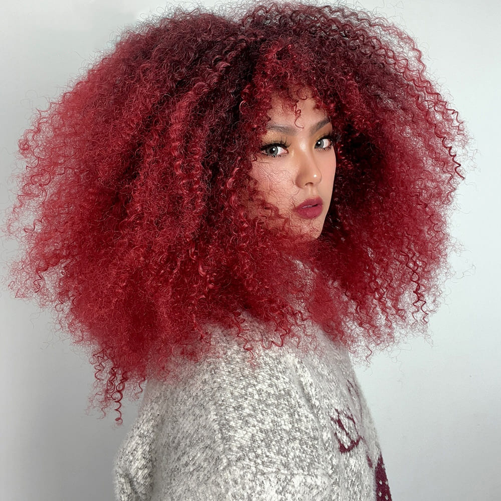 Perruque rouge frisée racines noires