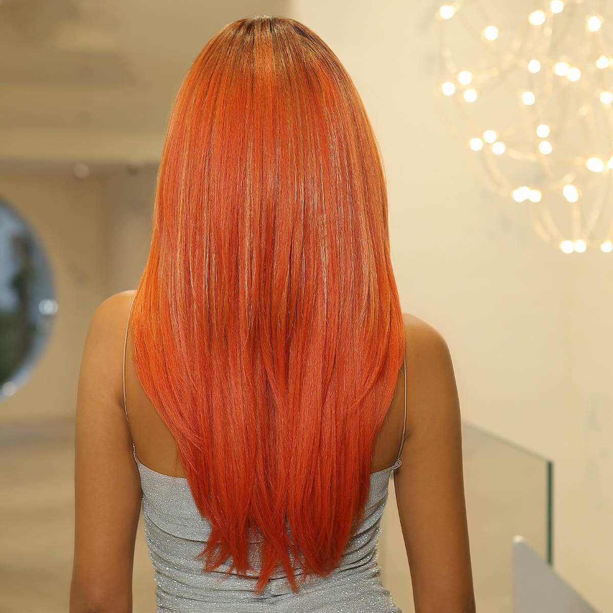 Perruque rousse racines noires nuque