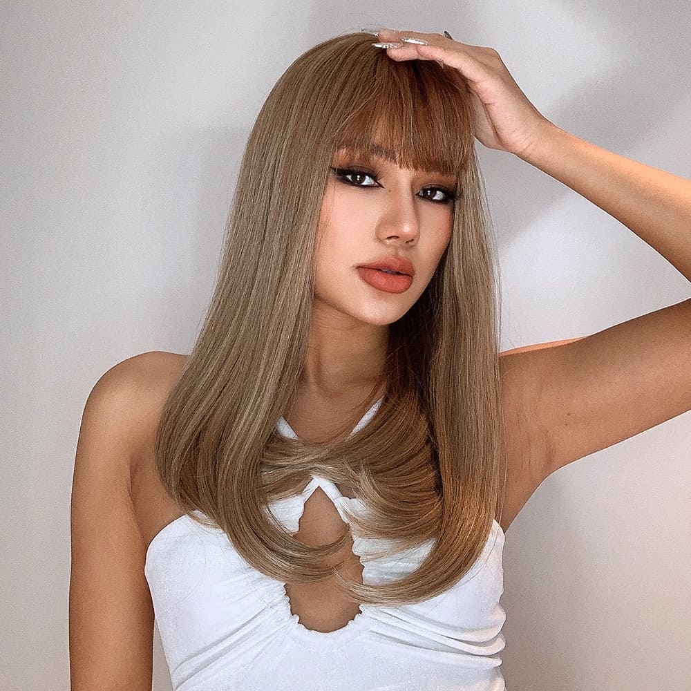 Perruque couleur châtain féminité